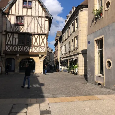 Cosy 6 Personnes - Centre Historique - Parking Gratuit * Dijon